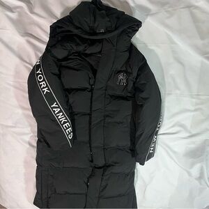 MLB New York Yankees Black Puffer Coat